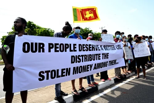 श्रीलंकाको नयाँ मन्त्रिमण्डलबाट राष्ट्रपतिले आफ्नै भाइ हटाए