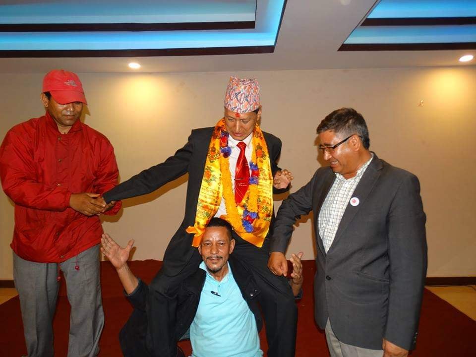 जित्दा काँधमा बोकेर घुमाएका स्थापितलाई मेयर शाक्यबाट धोका !