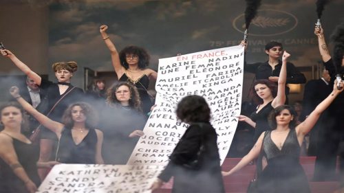 कान्स फिल्म फेस्टिभलमा रुसको विरोधमा उत्रिए महिला