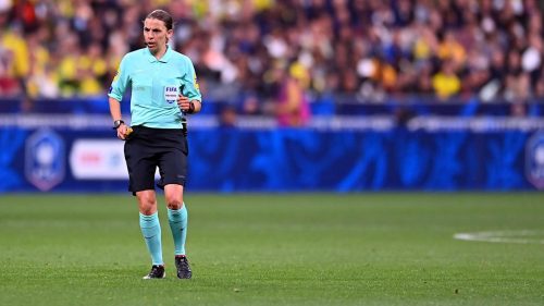 विश्वकप फुटबलमा पहिलोपटक महिला रेफ्री