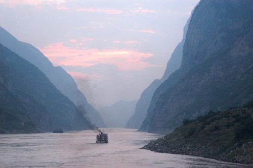 चीनको याङ्जे नदीमा तीन करोड माछा छाडियो