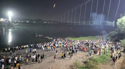 गुजरात पुल दुर्घटना : एक सय ४१ जनाको मृत्यु