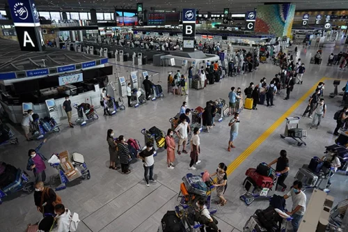 जापानमा कोरोना मत्थर भएसँगै विमानस्थलमा यात्रीको चाप बढ्याे