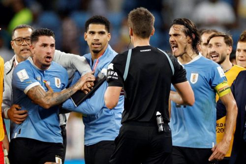 उरुग्वेका चार खेलाडी र फुटबल संघमाथि फिफाको कारबाही